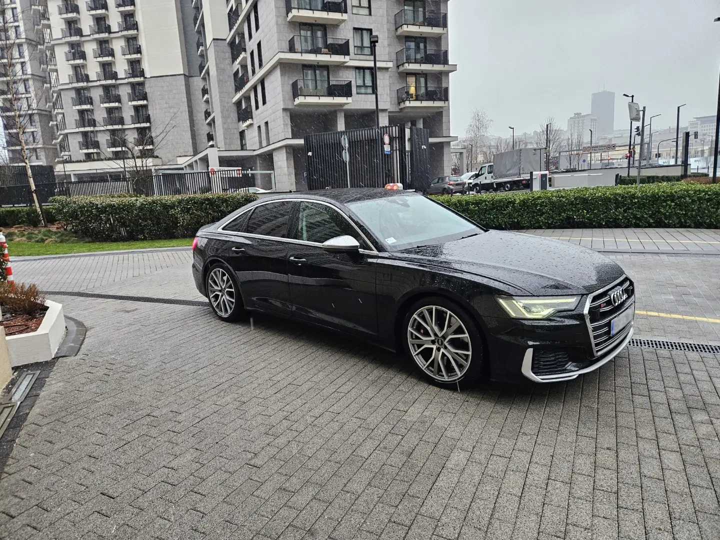 Home Business sedan class for airport transfer